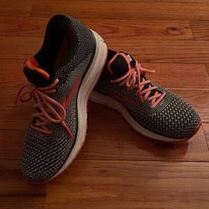 Size 8 Brooke sneakers.